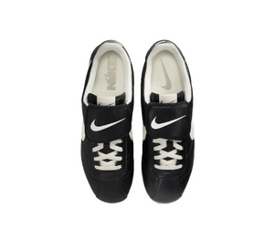 Nike |نايك حذاء كورتز مريح كاجوال للرجال والنساء باللون الأسود.