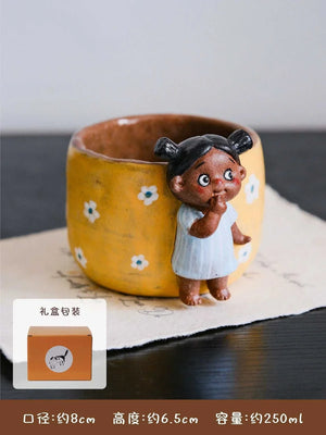 كوب سيراميك يدوي بتصميم شخصيات 3D بارزة لطيفة.