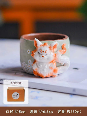كوب سيراميك يدوي بتصميم شخصيات 3D بارزة لطيفة.