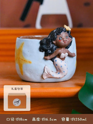كوب سيراميك يدوي بتصميم شخصيات 3D بارزة لطيفة.