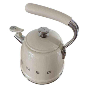 SMEG غلاية SMEG الكلاسيكية تصميم تقليدي فاخر بلون عاجي.