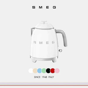 غلاية SMEG الصغيرة تصميم إيطالي فاخر بحجم مثالي 0.8L.