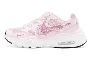 حذاء Nike رياضي نسائي وردي بتصميم Sunshine وأزهار.