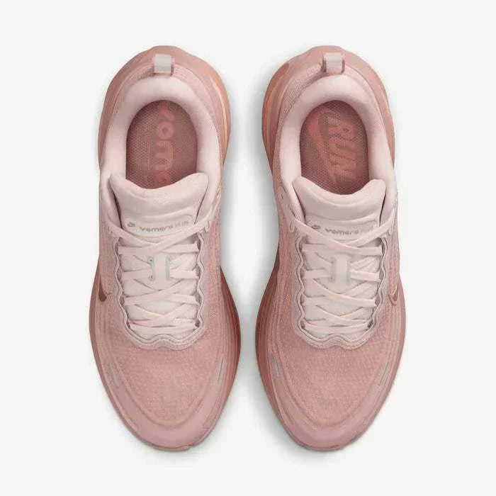 Nike Vomero Plus Women's حذاء الجري على الطرق للنساء.