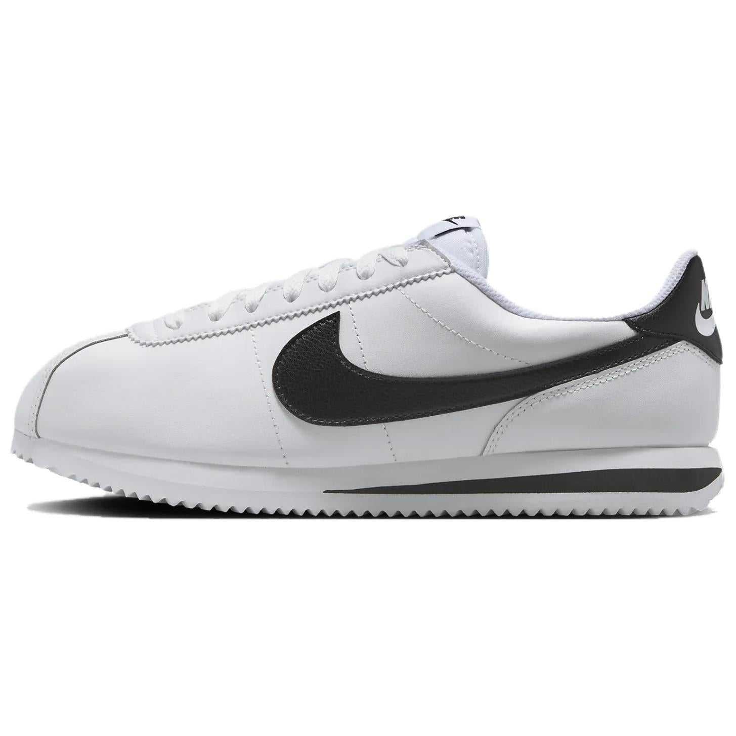 حذاء Nike Cortez كلاسيكي باللونين الأبيض والأسود.