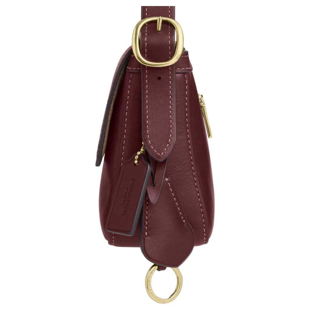 COACH Etta 25  حقيبة مارون متوسطة تجمع بين الفخامة والعملية.