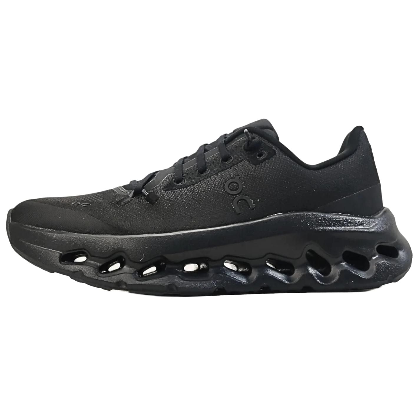 حذاء رياضي On Cloudtilt لون أسود بتصميم مريح وعصري