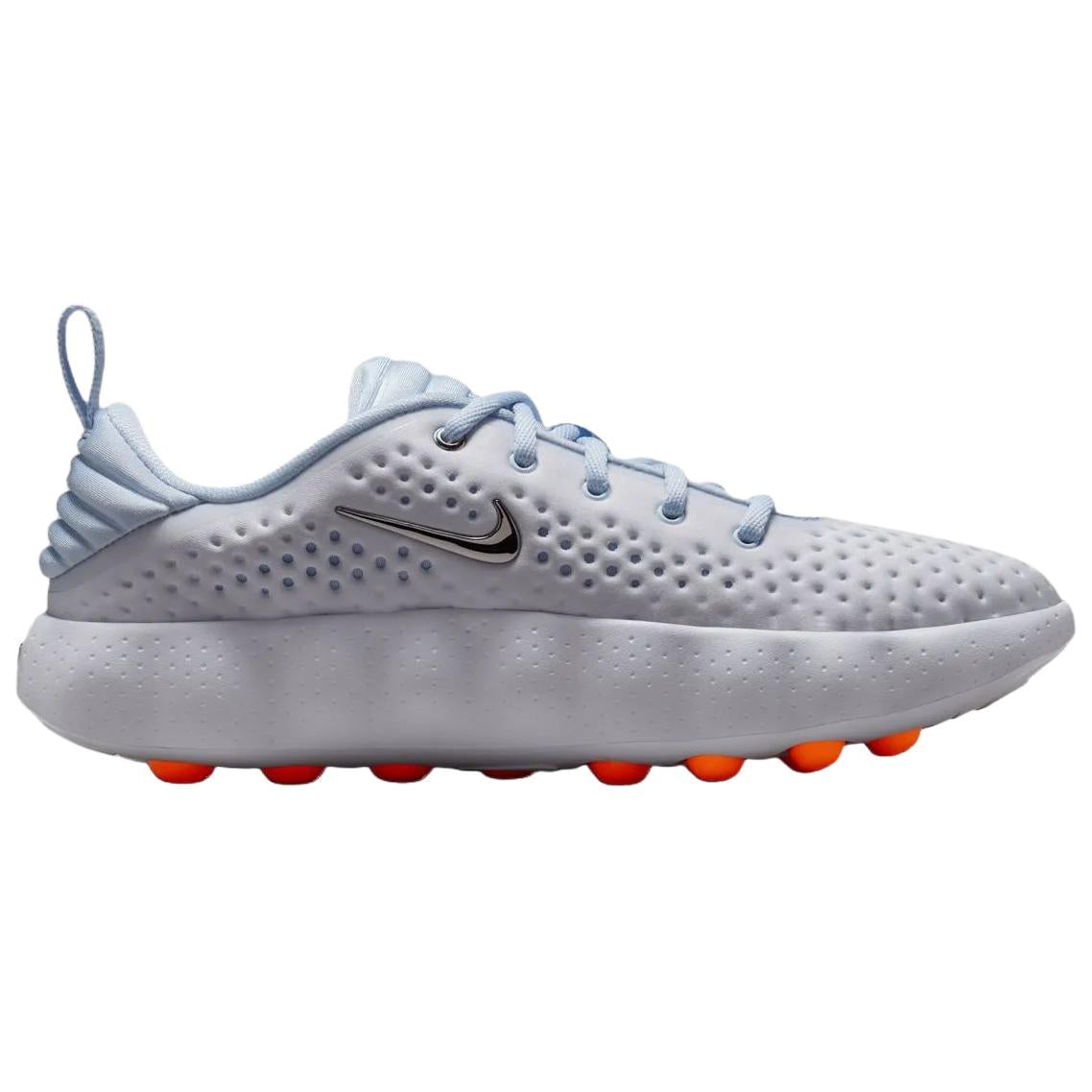حذاء Nike Mind أبيض بنعل برتقالي مميز