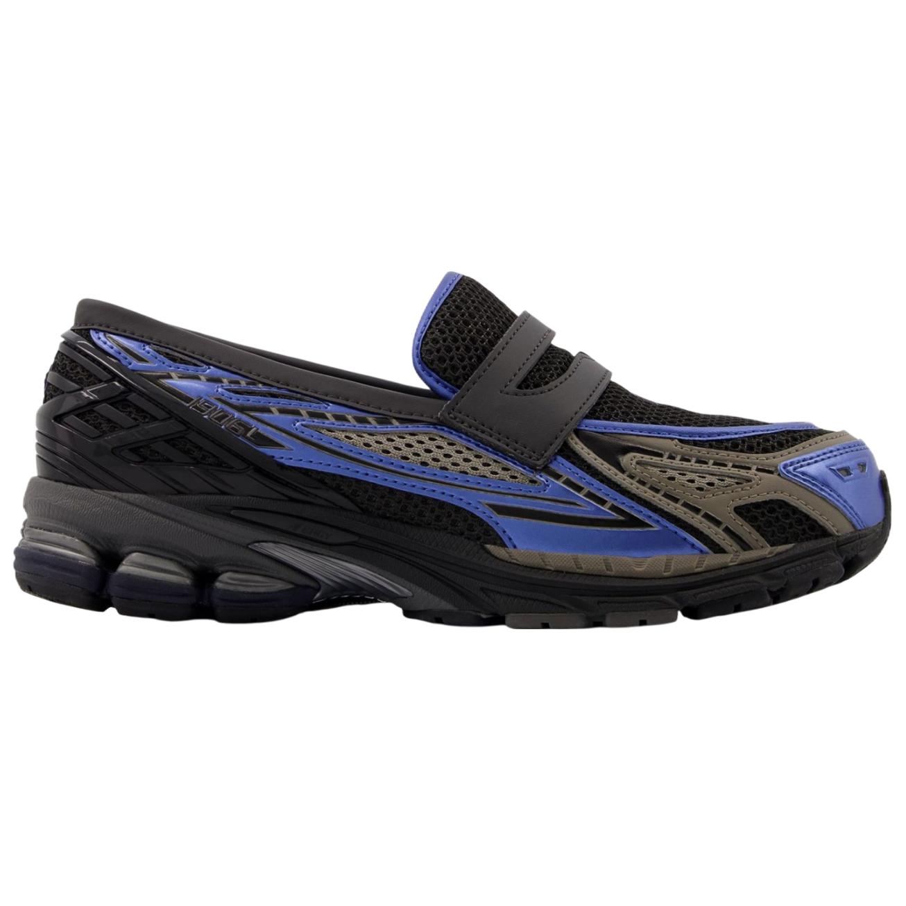 حذاء New Balance 1906 Loafer بتصميم رياضي مريح - أسود وأزرق