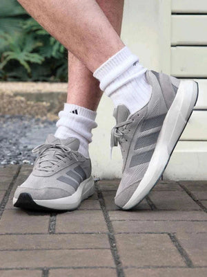 Adidas أحذية  للجري والاستخدام اليومي للرجال والنساء.