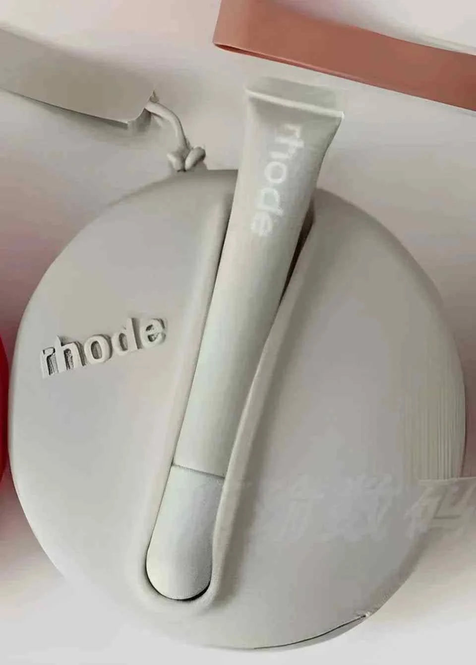 Rhode Beauty  Peptide Lip Tint مع حقيبة سيليكون مطابقة اللون رود.