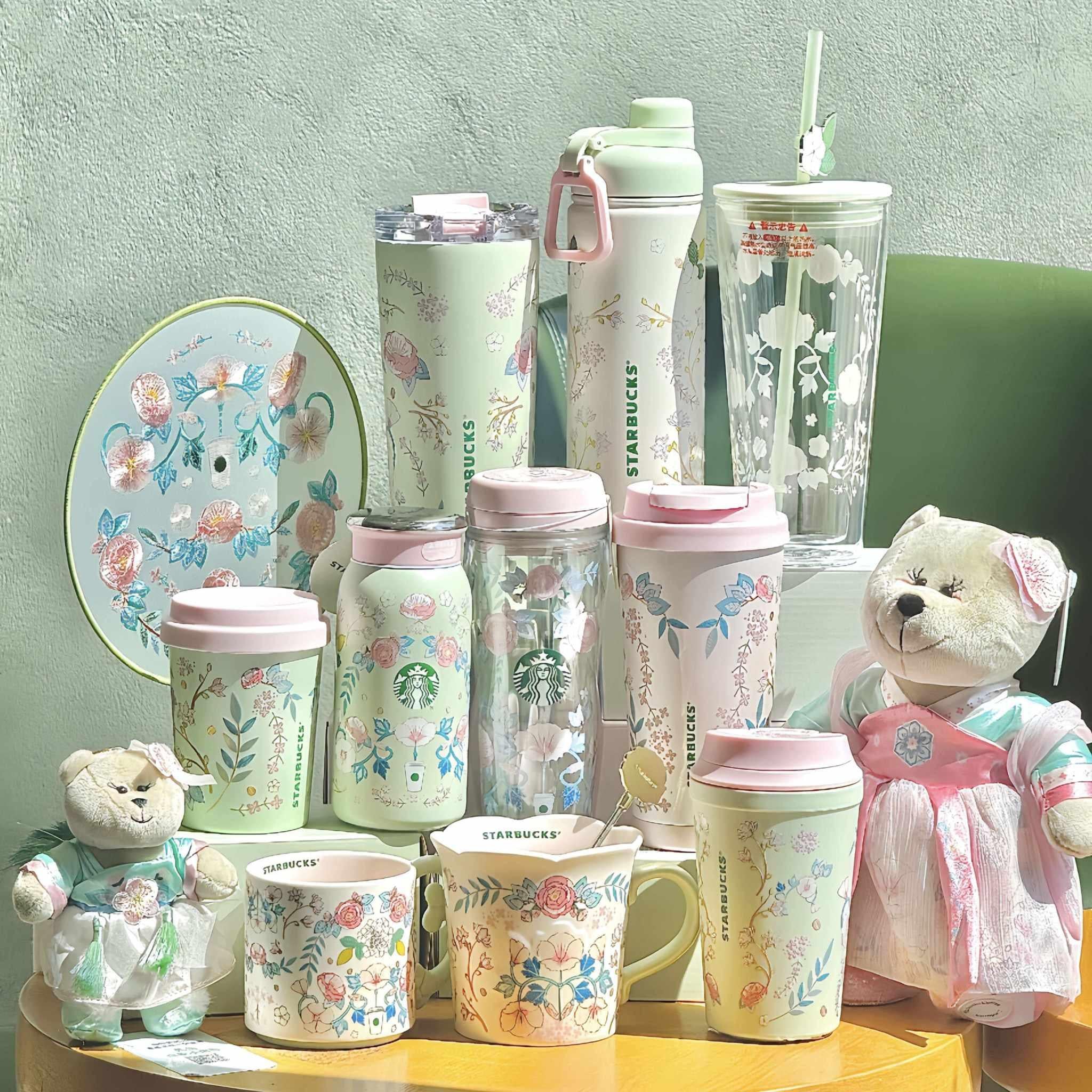 كوب Starbucks بتصميم Floral وألوان Pastel مميزة.
