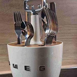 حامل منظم  SMEG الأنيق بقاعدة ستانلس ستيل فاخرة.