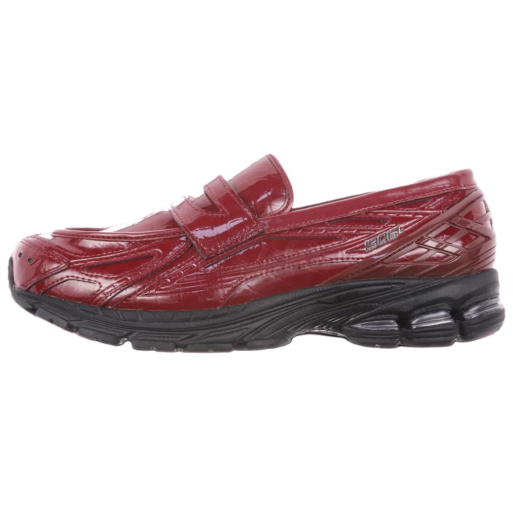 حذاء New Balance 1906 Loafer بتصميم جلد لامع عنابي