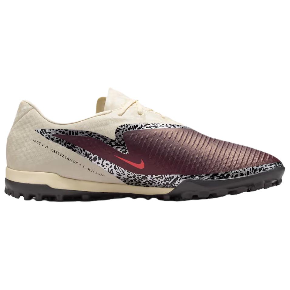 حذاء كرة قدم Nike Phantom بتصميم مميز ولون بيج وكرزي